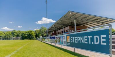 Banden-Werbung von STEP auf der Anlage des FV Lörrach-Brombach im Grüttpark Lörrach