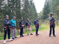 STEP Jahresausflug 2024: Vorbereitung für die Zipline in Triberg