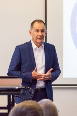 Begrüßung beim STEP Business-Frühstück 2019 durch Andreas Hurt