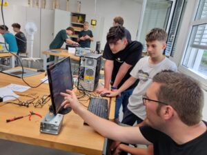 STEP bei den Projekttagen am Kant-Gymnasium Weil am Rhein: IT-Technik erleben - Projekttage rund um PC-Bau und Netzwerk-Setup